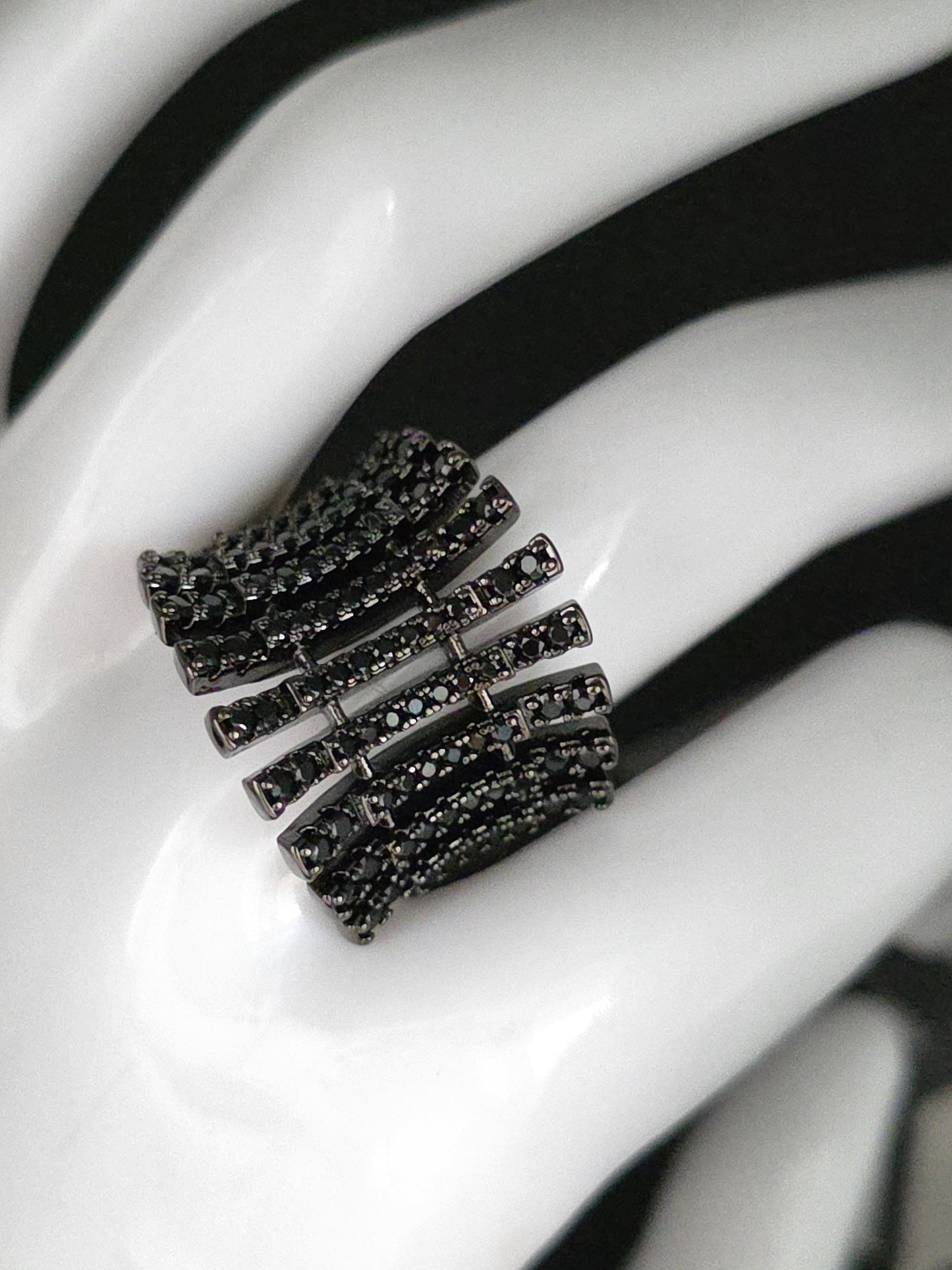 Anillo black Lin