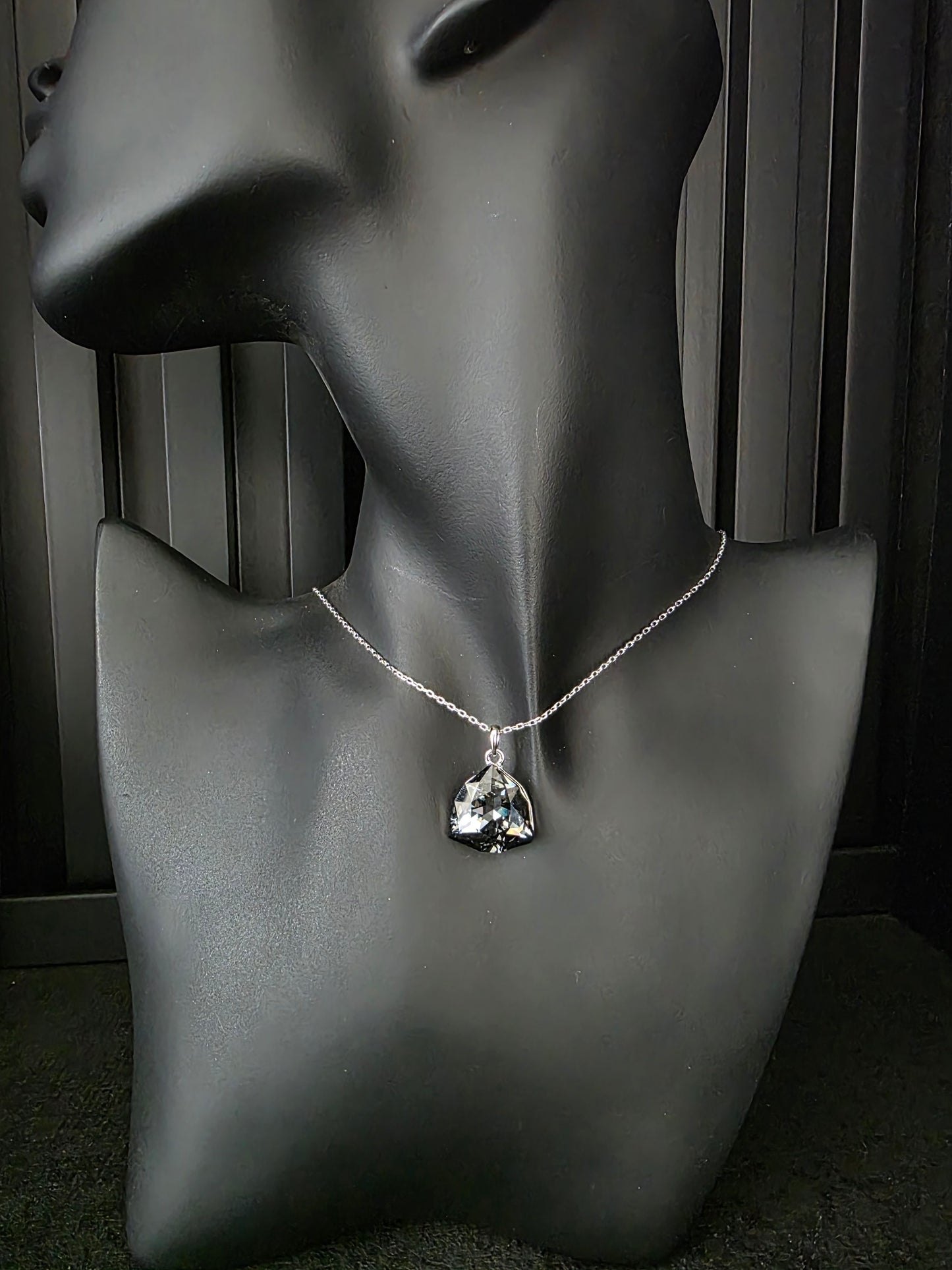 Collar black light Romi