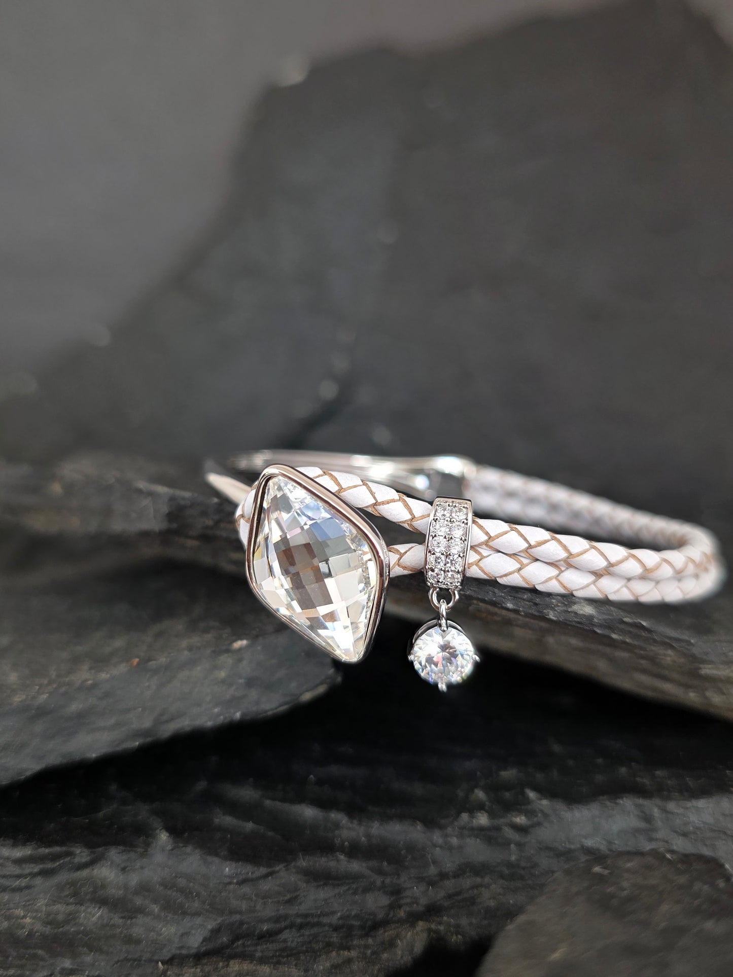 Pulsera cristal Swarovski cuero y metal rodio