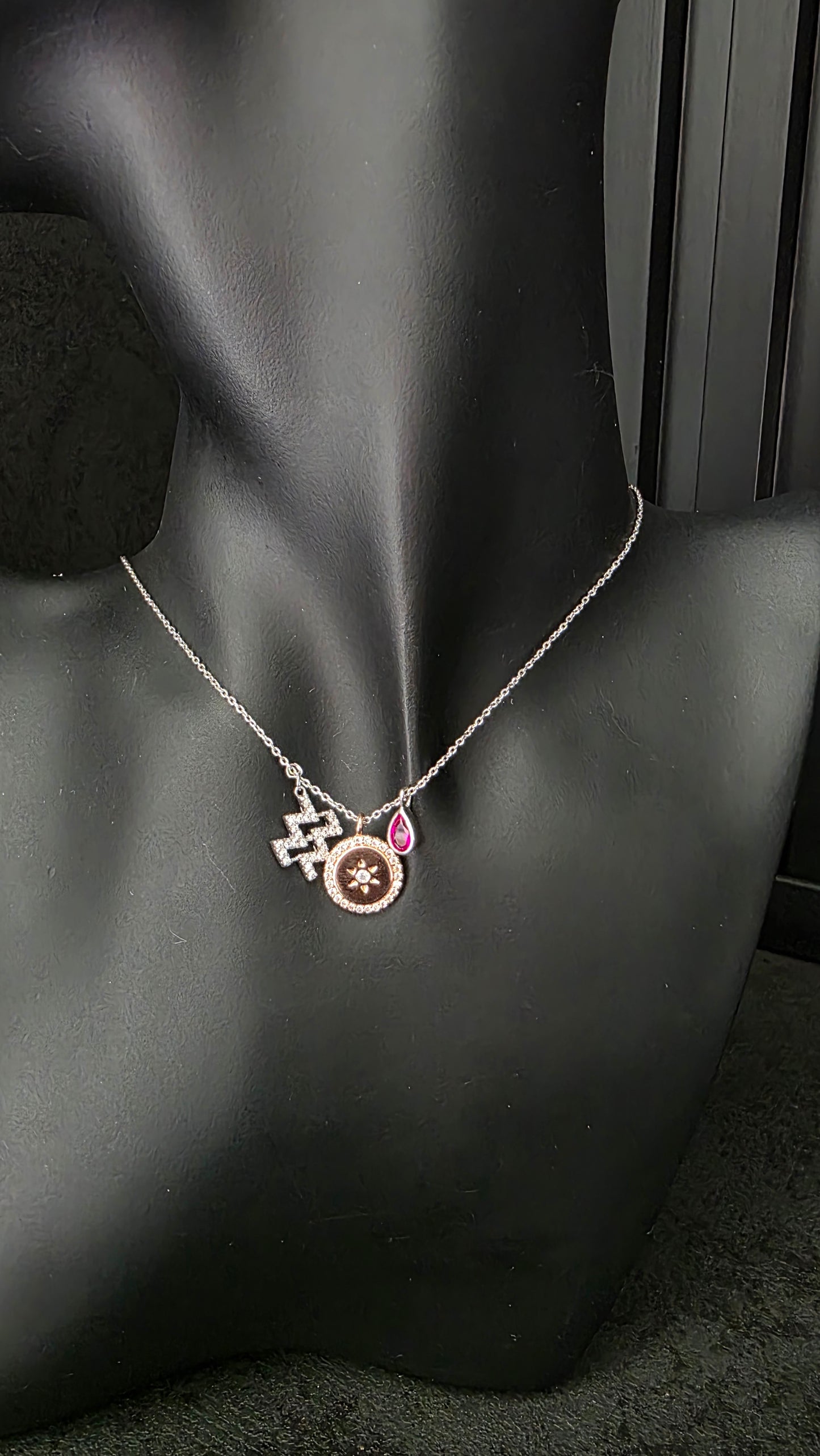 Collar zodiacal acuario