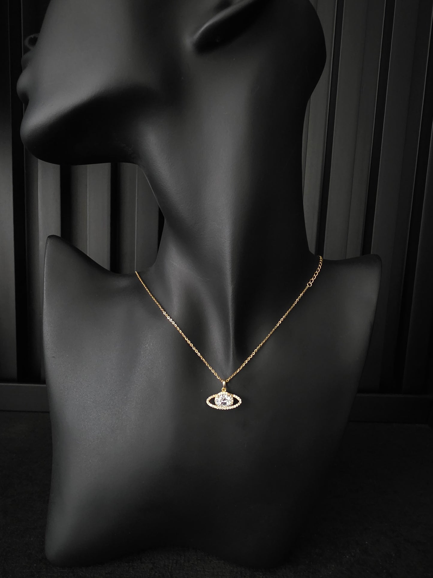 Collar de plata y cristal Swarovski saturno