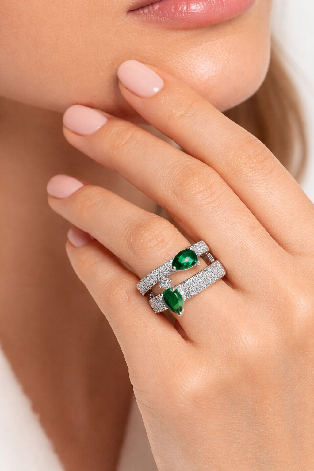 Anillo cristal pavés esmeralda