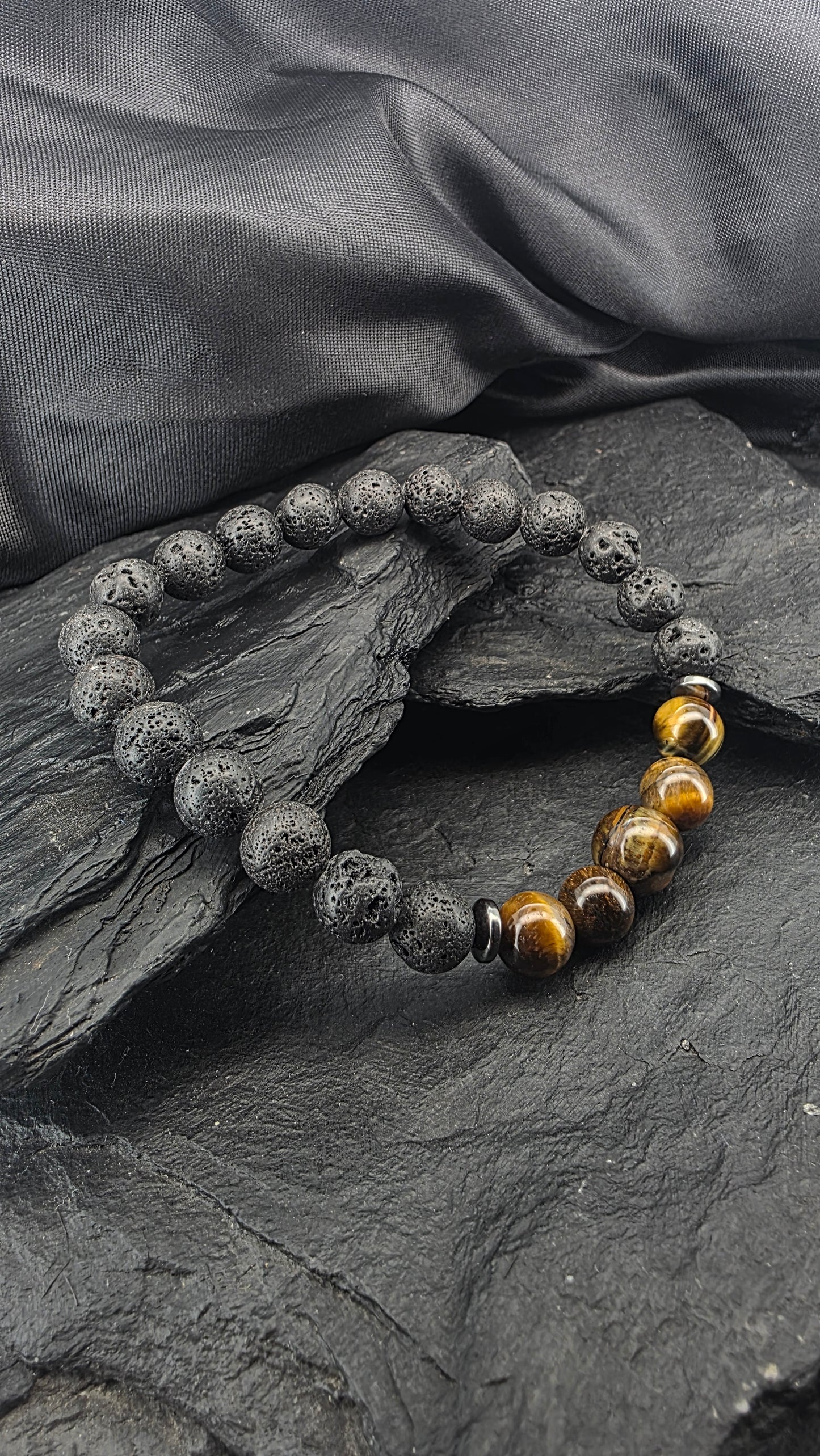 Pulsera piedra volcánica